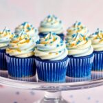 vibrant blue velvet cupcakes